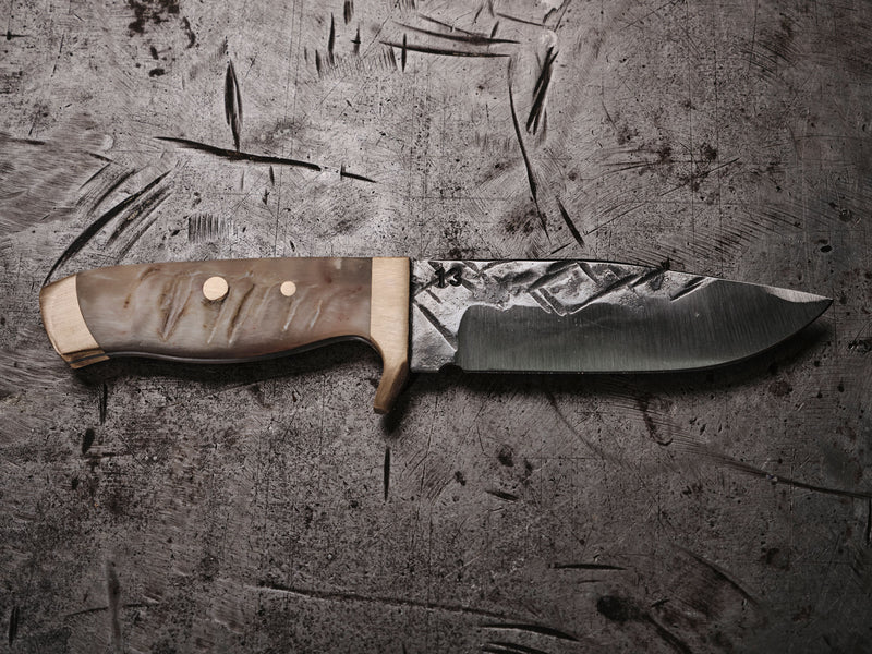 hand forged camping knife made of horn handle and brass pins in victoria australia by bud heyser 